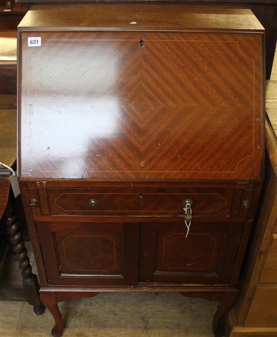 Oval oak gateleg table on barley twist supports & Edwardian ladies bureau on cabriole legs (-)